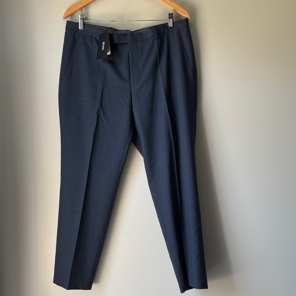 NWT‼️Hugo Boss Leenon Dark Blue grid flat front Dress Pants size 36R/ 29”inseam